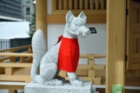 Fox red apron looks good too